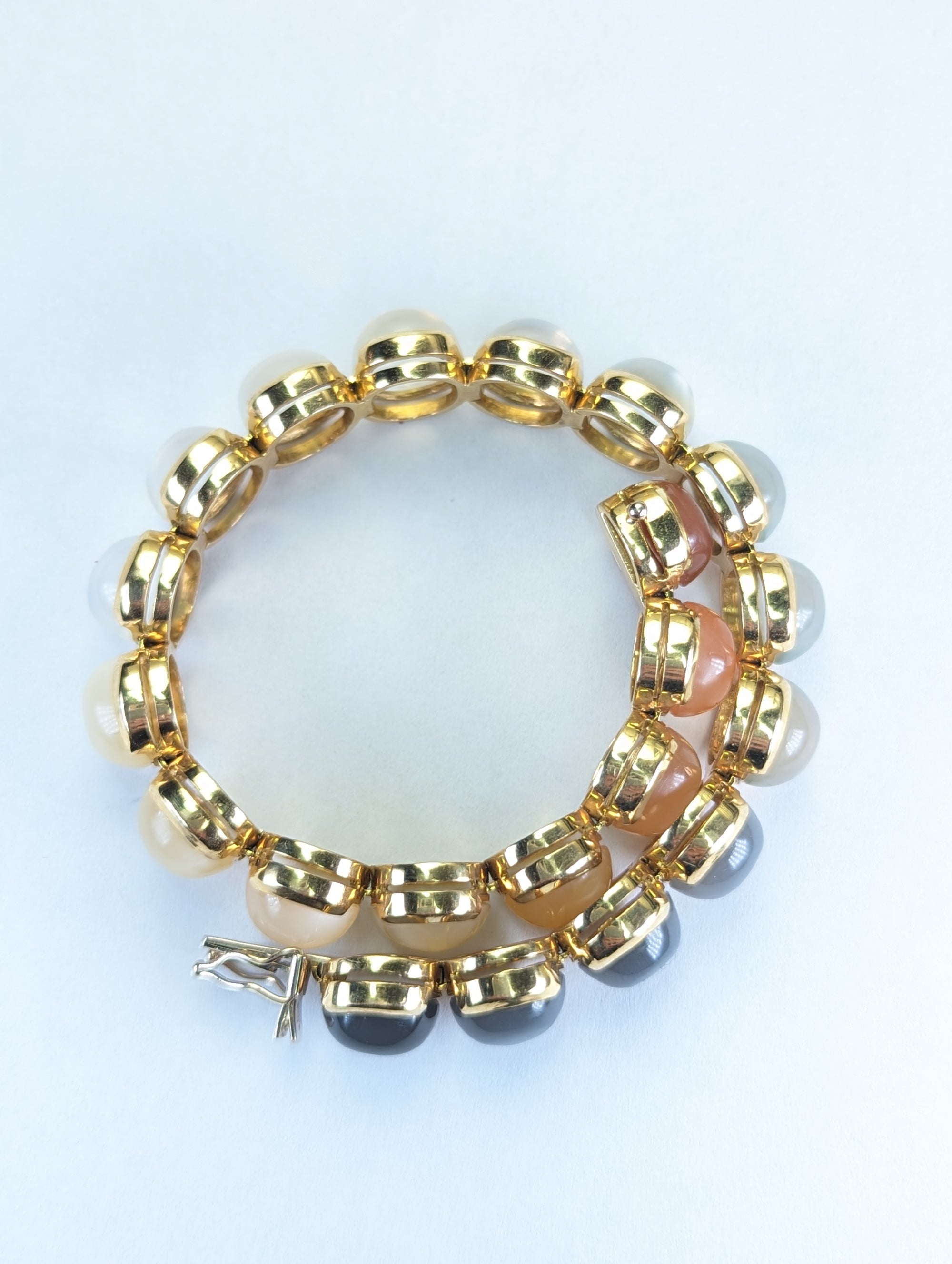 Vintage 18 karat gold moonstone bracelet