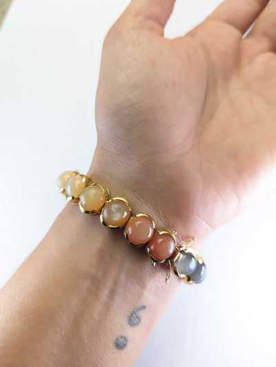 Vintage 18 karat gold moonstone bracelet