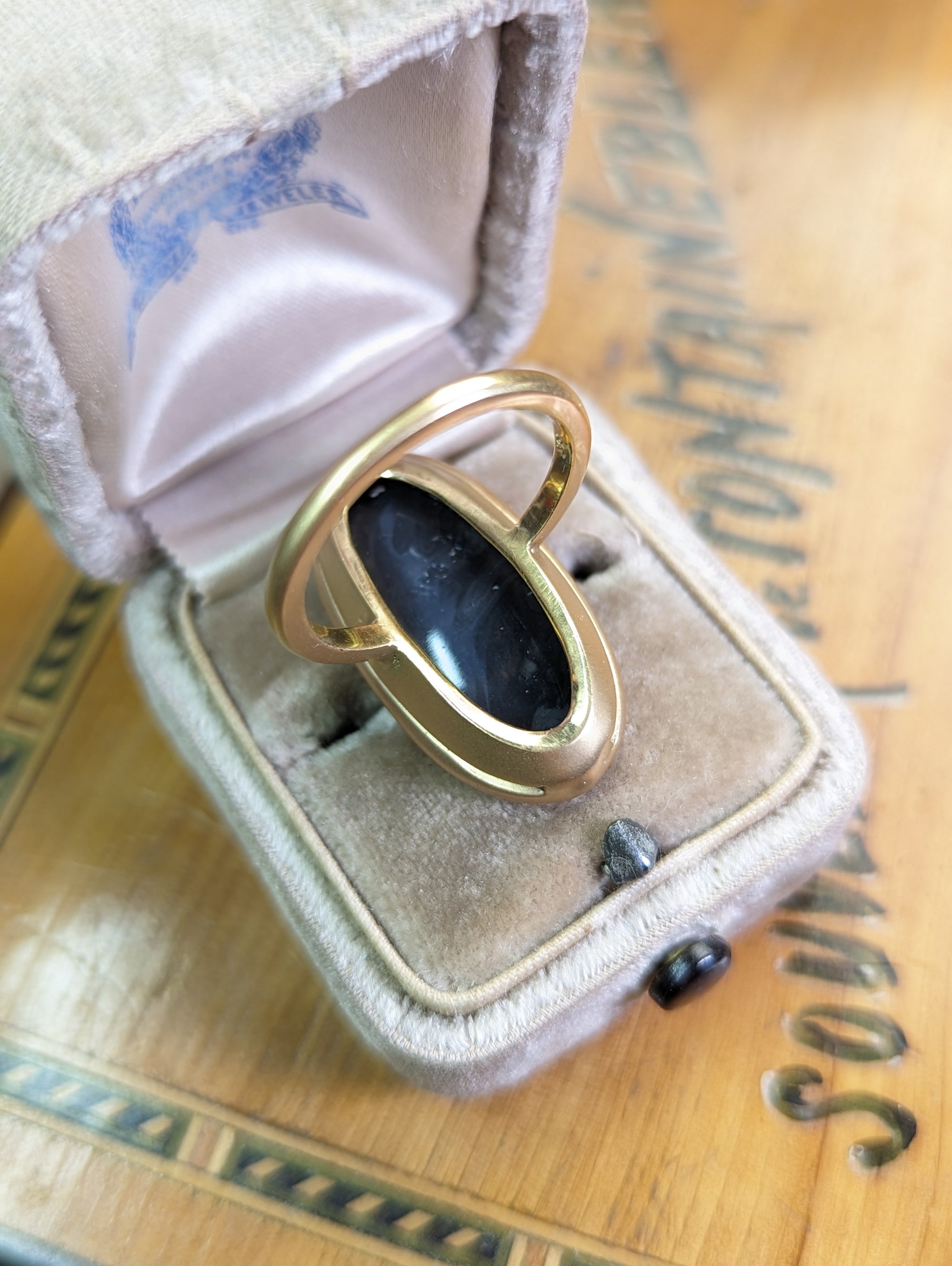 Opal and 18k gold ring