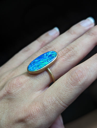 Opal and 18k gold ring