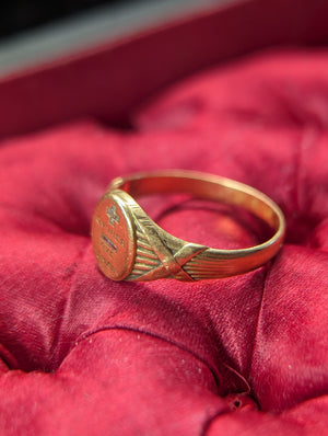 Antique Augis ring "Qu'hier que Demain"