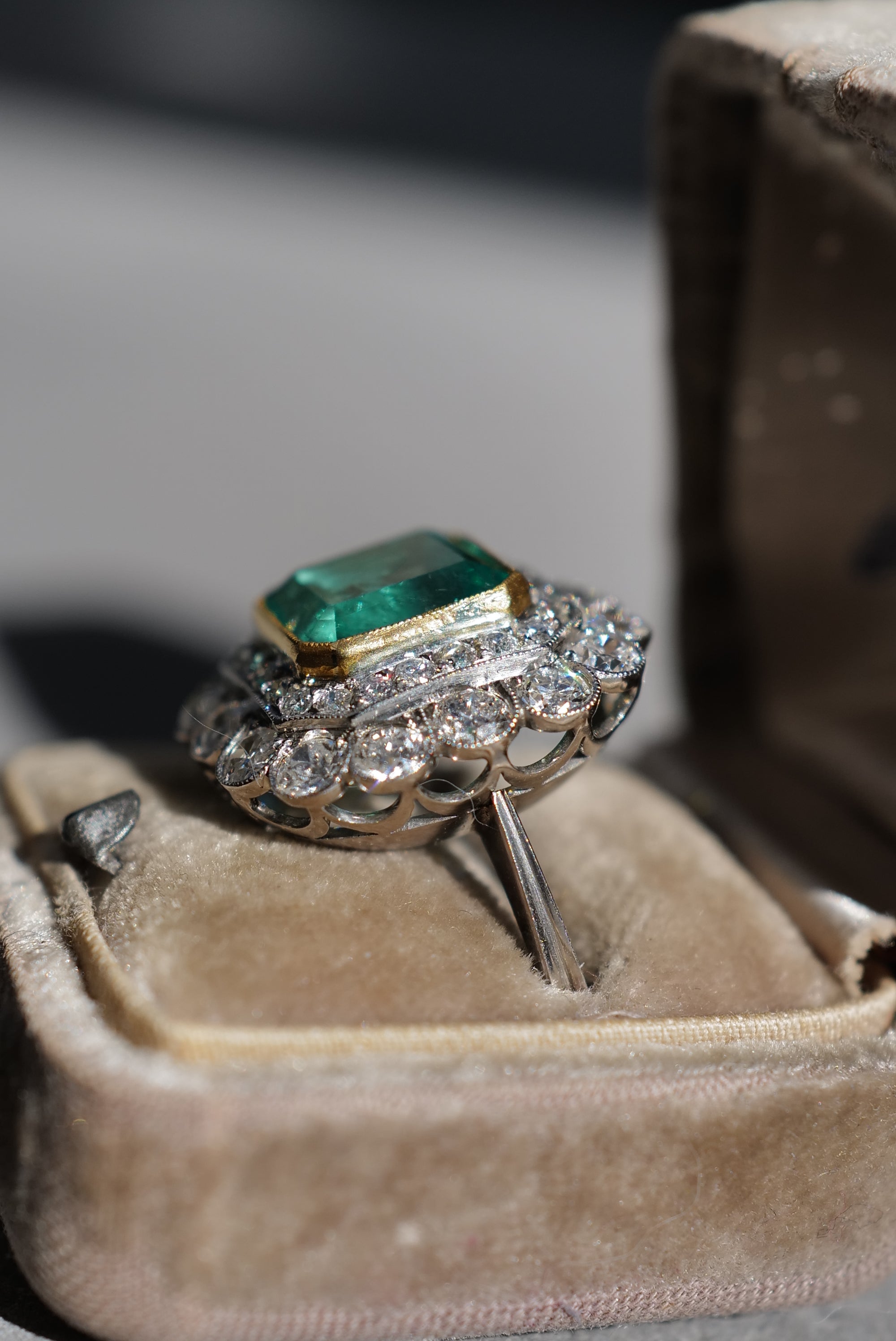 7CTW Vintage GIA certed  Colombian Emerald and diamond ring.