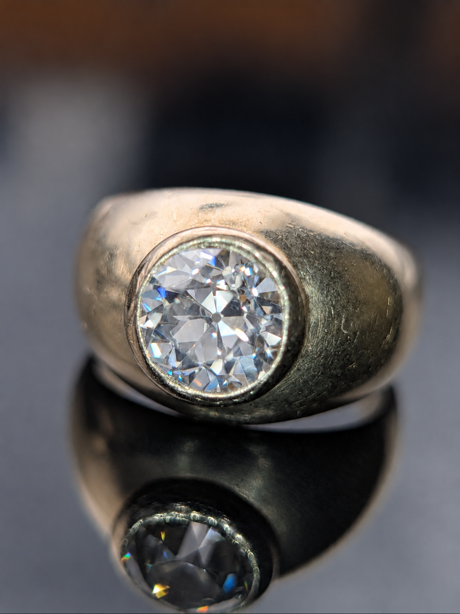 Vintage 18 karat gold bezel ring with old European cut diamond, photographed with its reflection