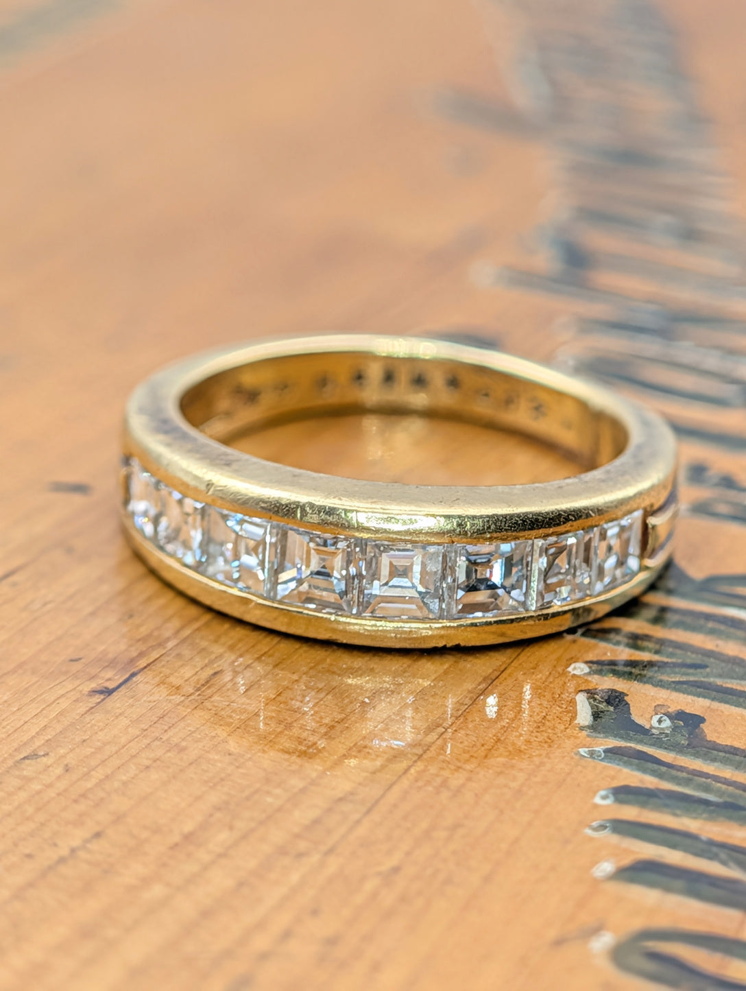Front view of the diamonds in the vintage Boucheron band
