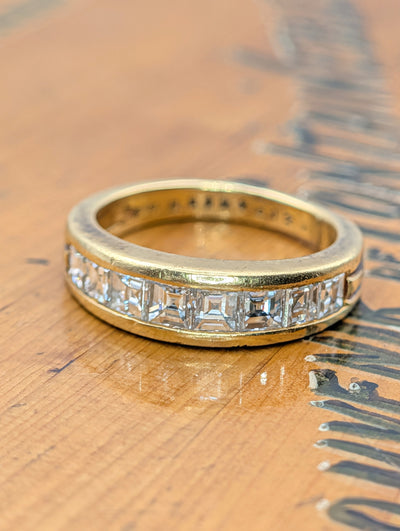Front view of the diamonds in the vintage Boucheron band