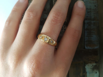 VINTAGE THREE DIAMOND STAR BAND IN 18K YELLOW GOLD - SinCityFinds Jewelry