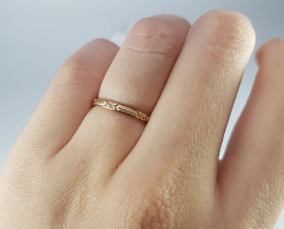 VINTAGE ETCHED  YELLOW GOLD BAND - SinCityFinds Jewelry