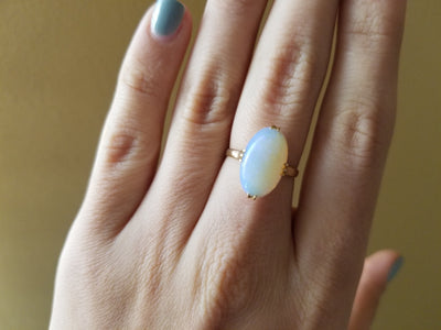 VINTAGE 18K YELLOW GOLD OPAL SOLITAIRE RING - SinCityFinds Jewelry