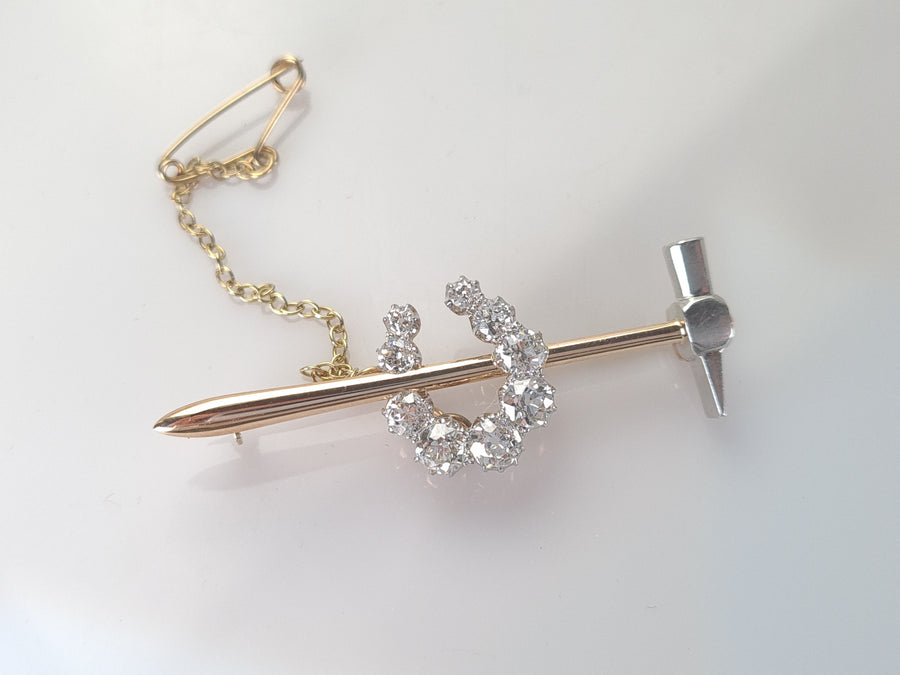 EDWARDIAN PLATINUM AND GOLD DIAMOND HORSESHOE HAMMER BROOCH