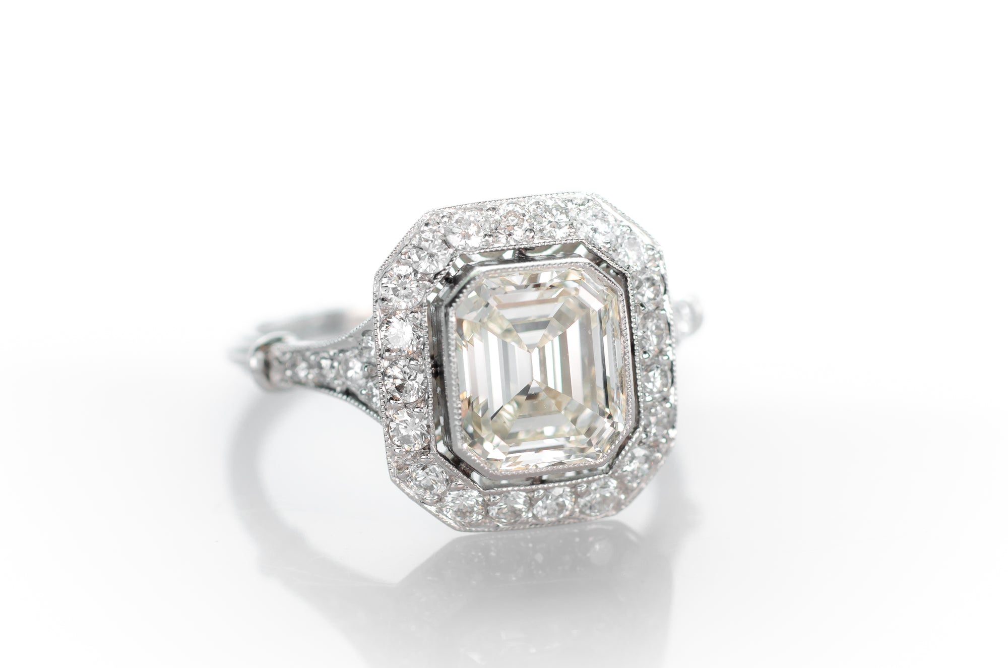 2.61CTW EMERALD CUT DIAMOND RING