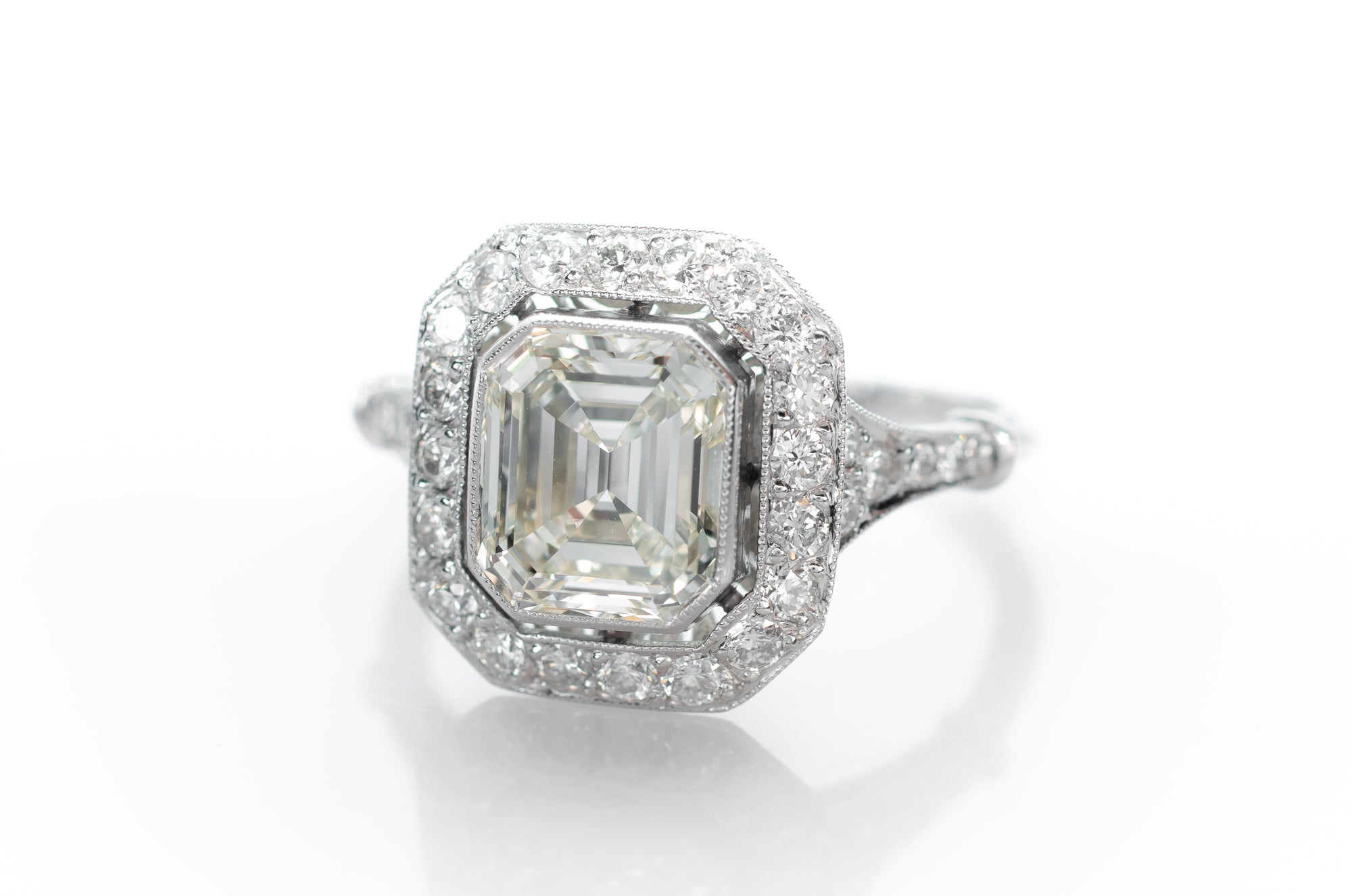 2.61CTW EMERALD CUT DIAMOND RING