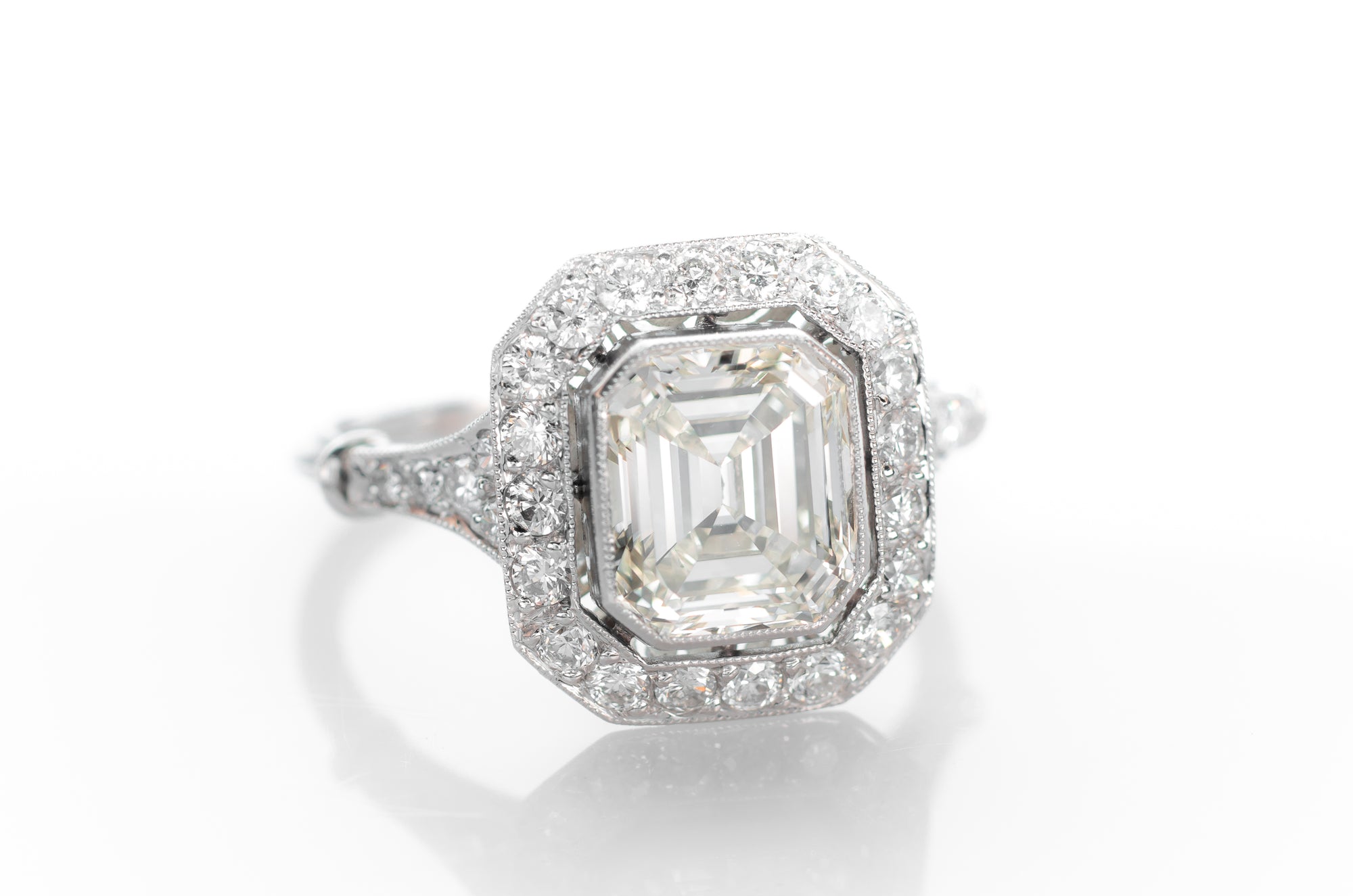2.61CTW EMERALD CUT DIAMOND RING