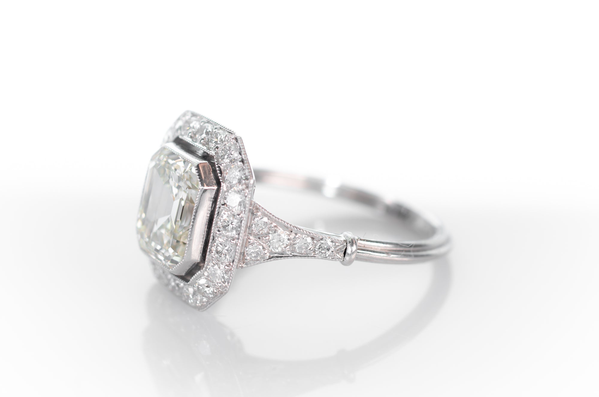 2.61CTW EMERALD CUT DIAMOND RING