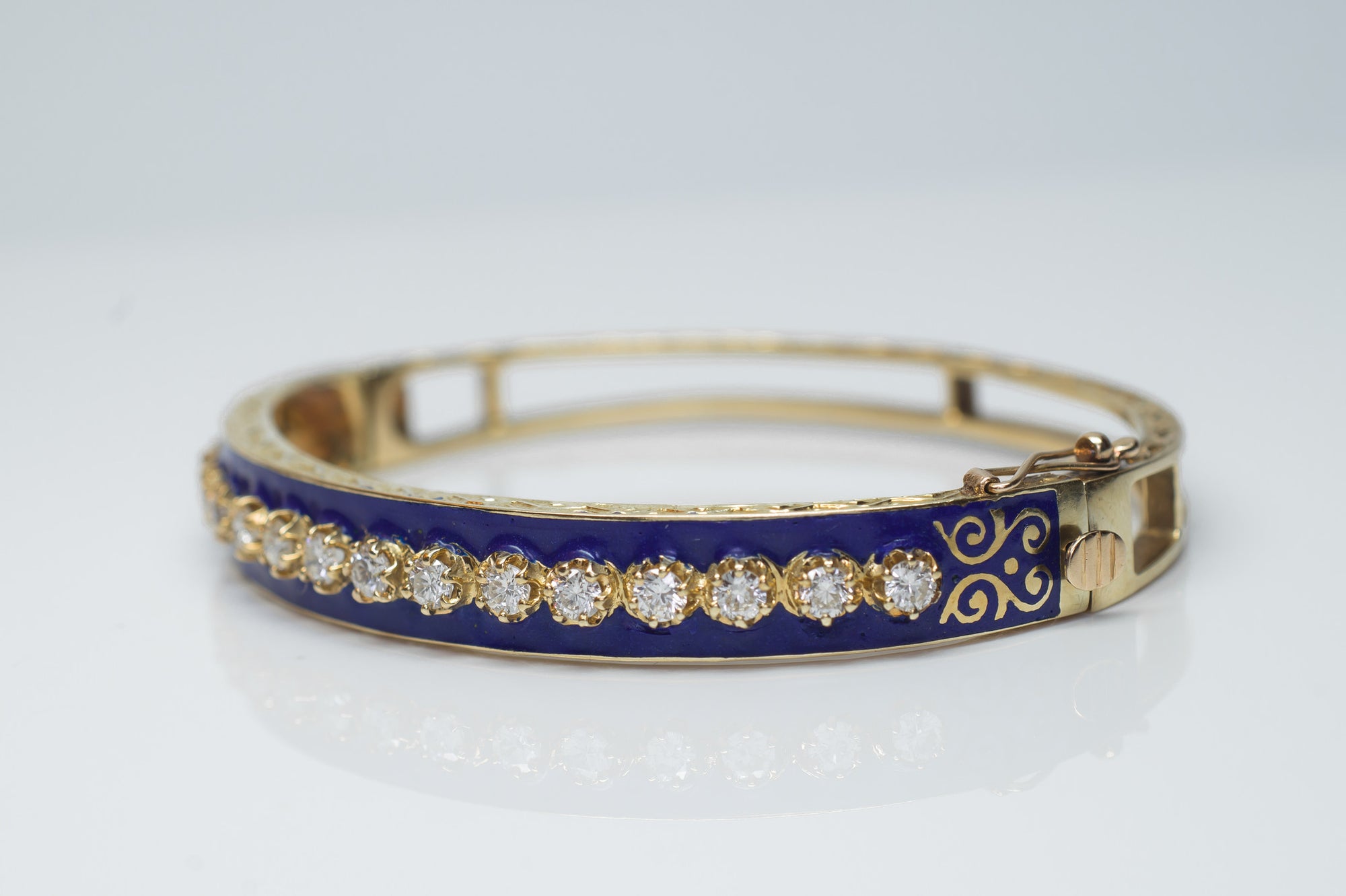 1.5CTW VINTAGE SOLID GOLD, DIAMOND AND ENAMEL BANGLE - SinCityFinds Jewelry