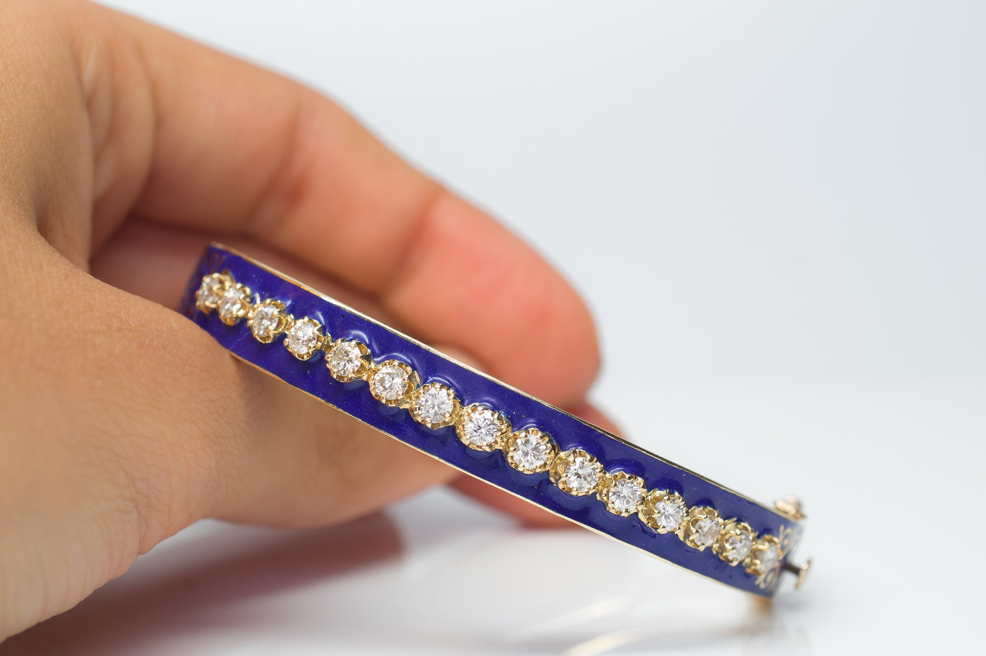 1.5CTW VINTAGE SOLID GOLD, DIAMOND AND ENAMEL BANGLE - SinCityFinds Jewelry