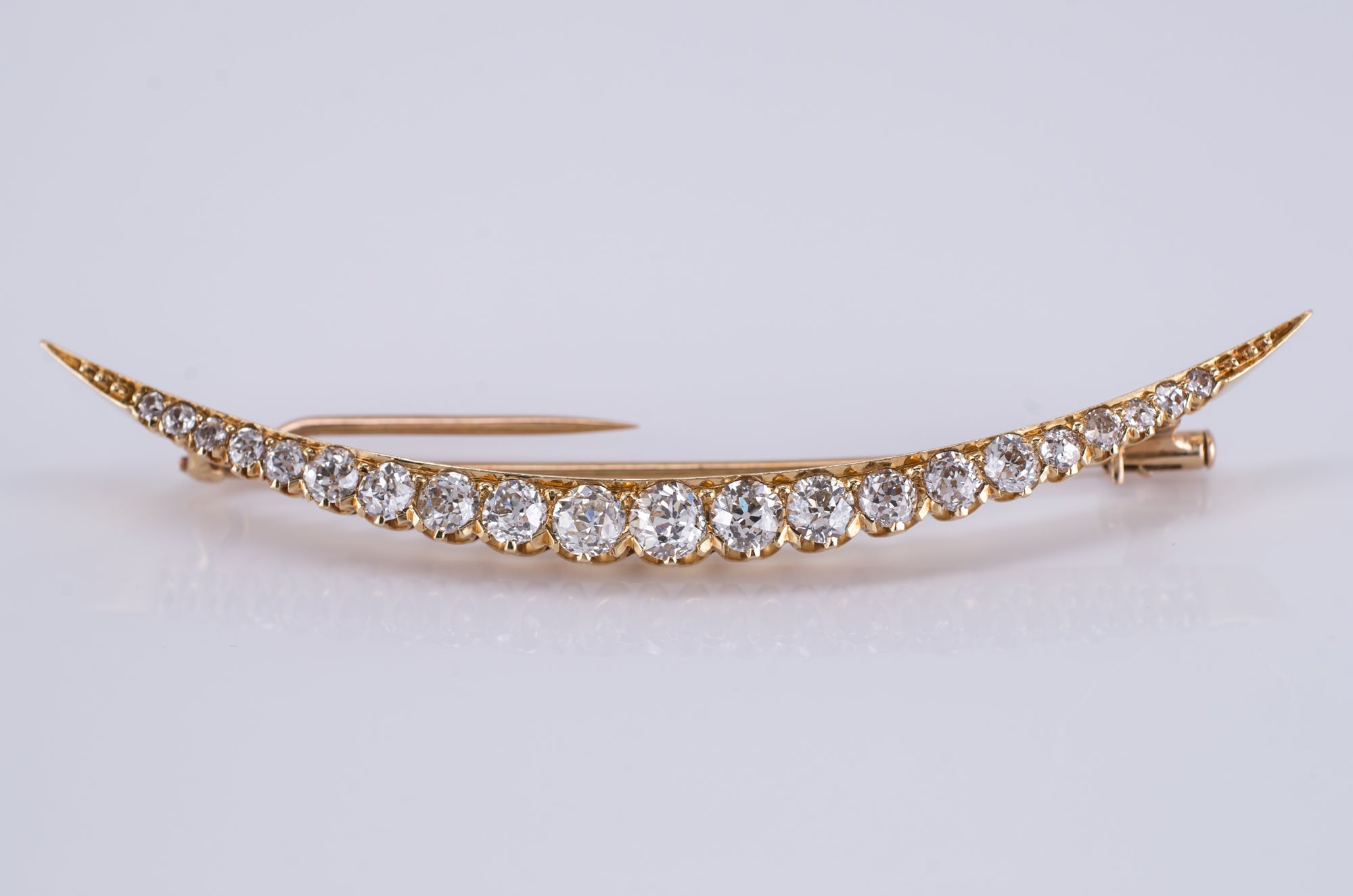 2.7CTW VINTAGE 18K GOLD OEC DIAMOND CRESCENT NECKLACE - SinCityFinds Jewelry