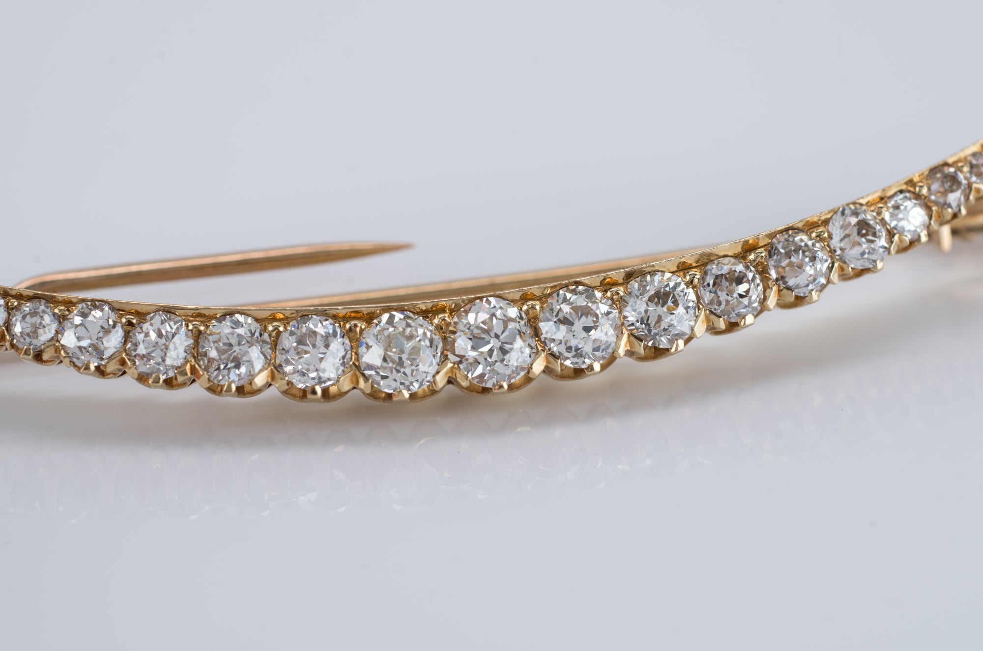 2.7CTW VINTAGE 18K GOLD OEC DIAMOND CRESCENT NECKLACE - SinCityFinds Jewelry