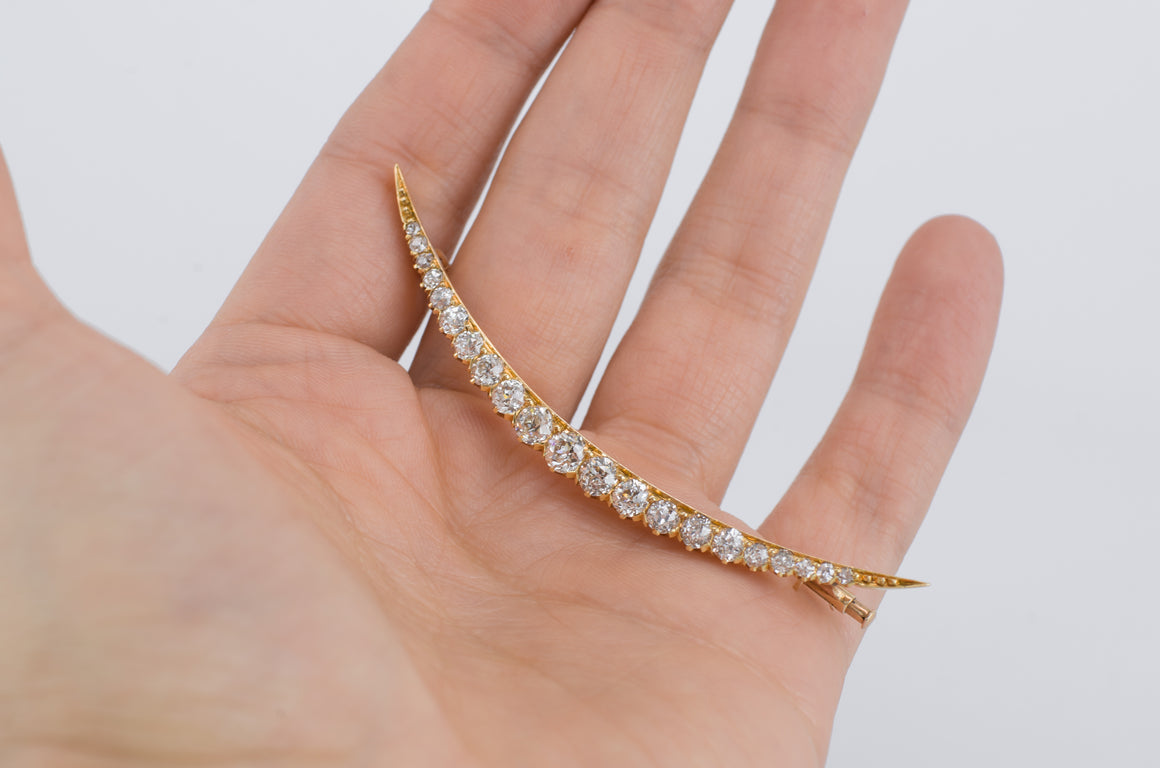 2.7CTW VINTAGE 18K GOLD OEC DIAMOND CRESCENT NECKLACE - SinCityFinds Jewelry