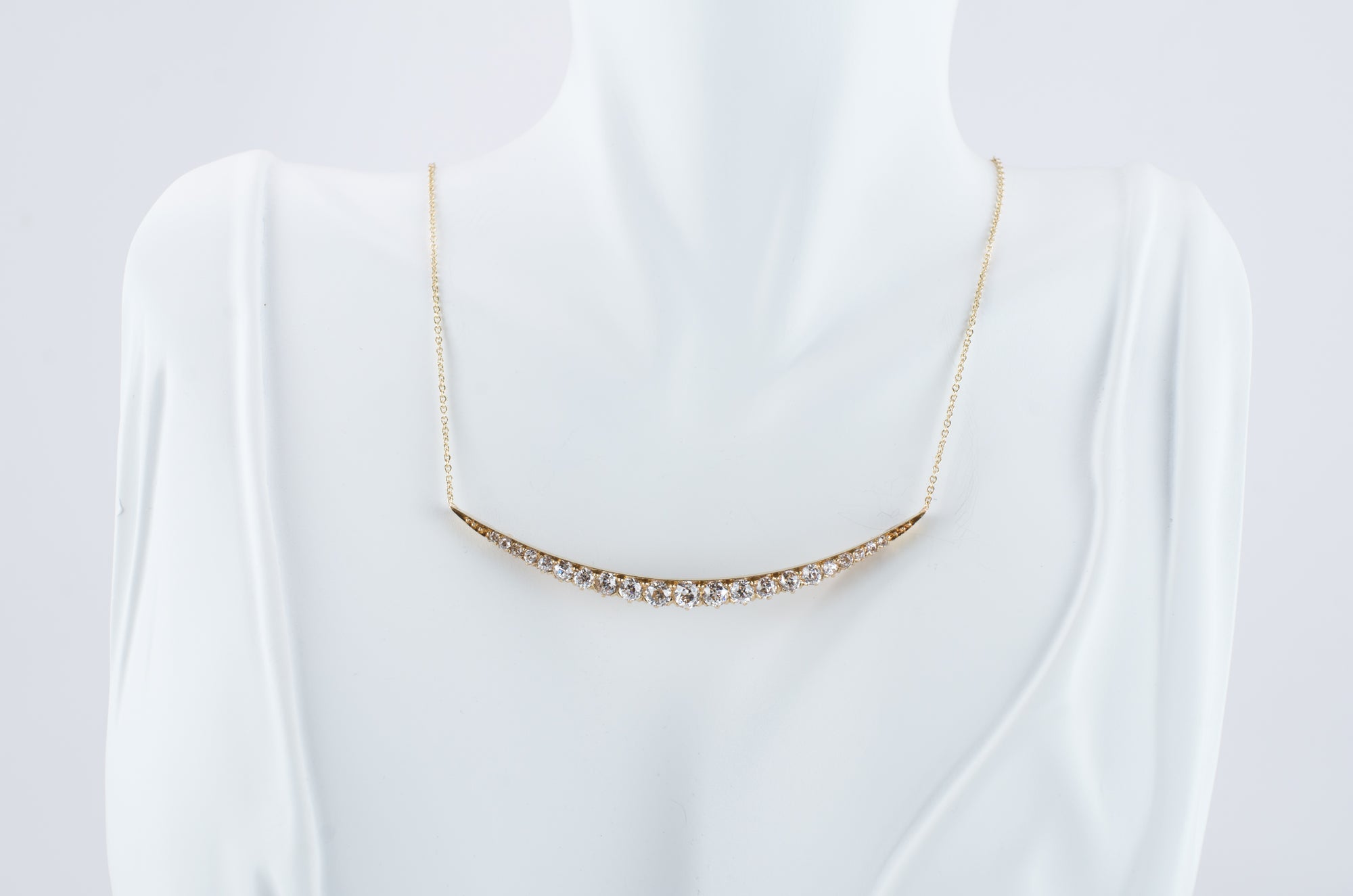 2.7CTW VINTAGE 18K GOLD OEC DIAMOND CRESCENT NECKLACE - SinCityFinds Jewelry