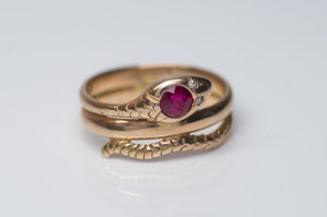 VINTAGE RUBY AND DIAMOND GOLD SNAKE RING - SinCityFinds Jewelry