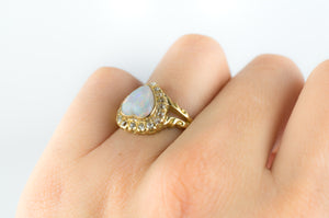 18k YELLOW GOLD HEART SHAPPED OPAL RING - SinCityFinds Jewelry