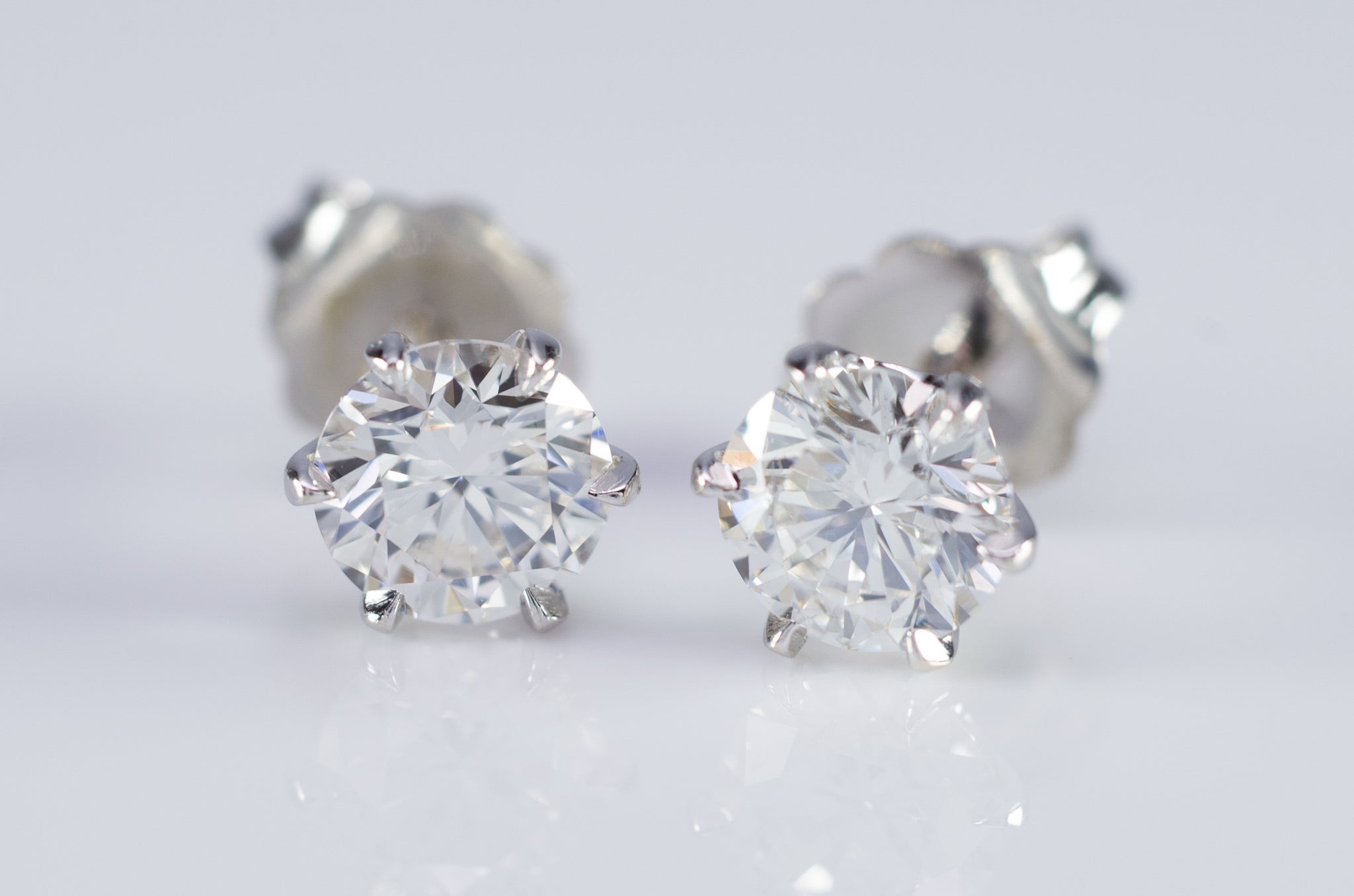 1CTW JAMES ALLEN DIAMOND STUDS IN SCALLOPED PRONG BASKET Sin