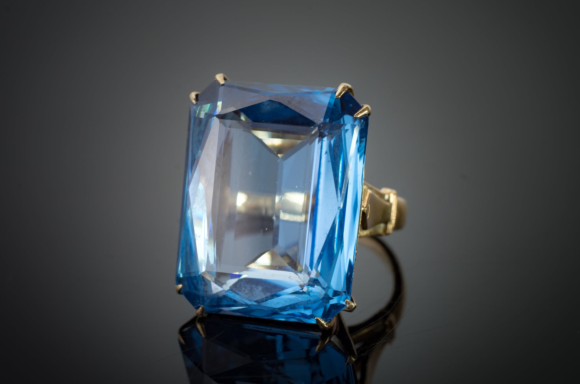 VINTAGE SPINEL 14K GOLD COCKTAIL RING - SinCityFinds Jewelry