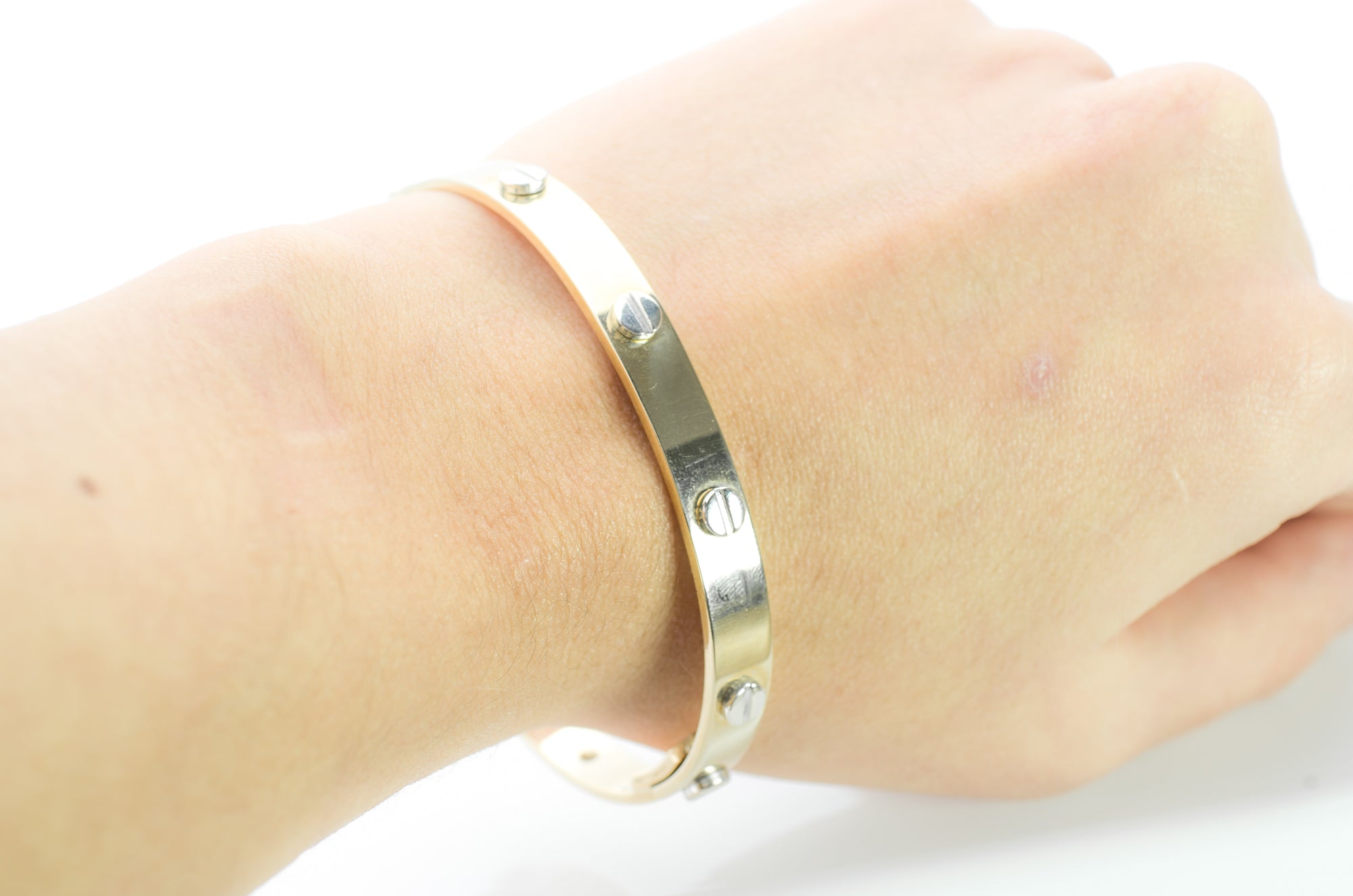 23 GRAM 9KT GOLD BANGLE WITH SCREW - SinCityFinds Jewelry