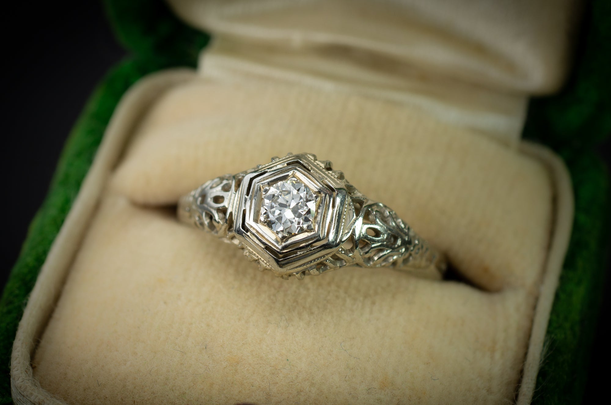 VINTAGE 18K GOLD DIAMOND SOLITAIRE - SinCityFinds Jewelry