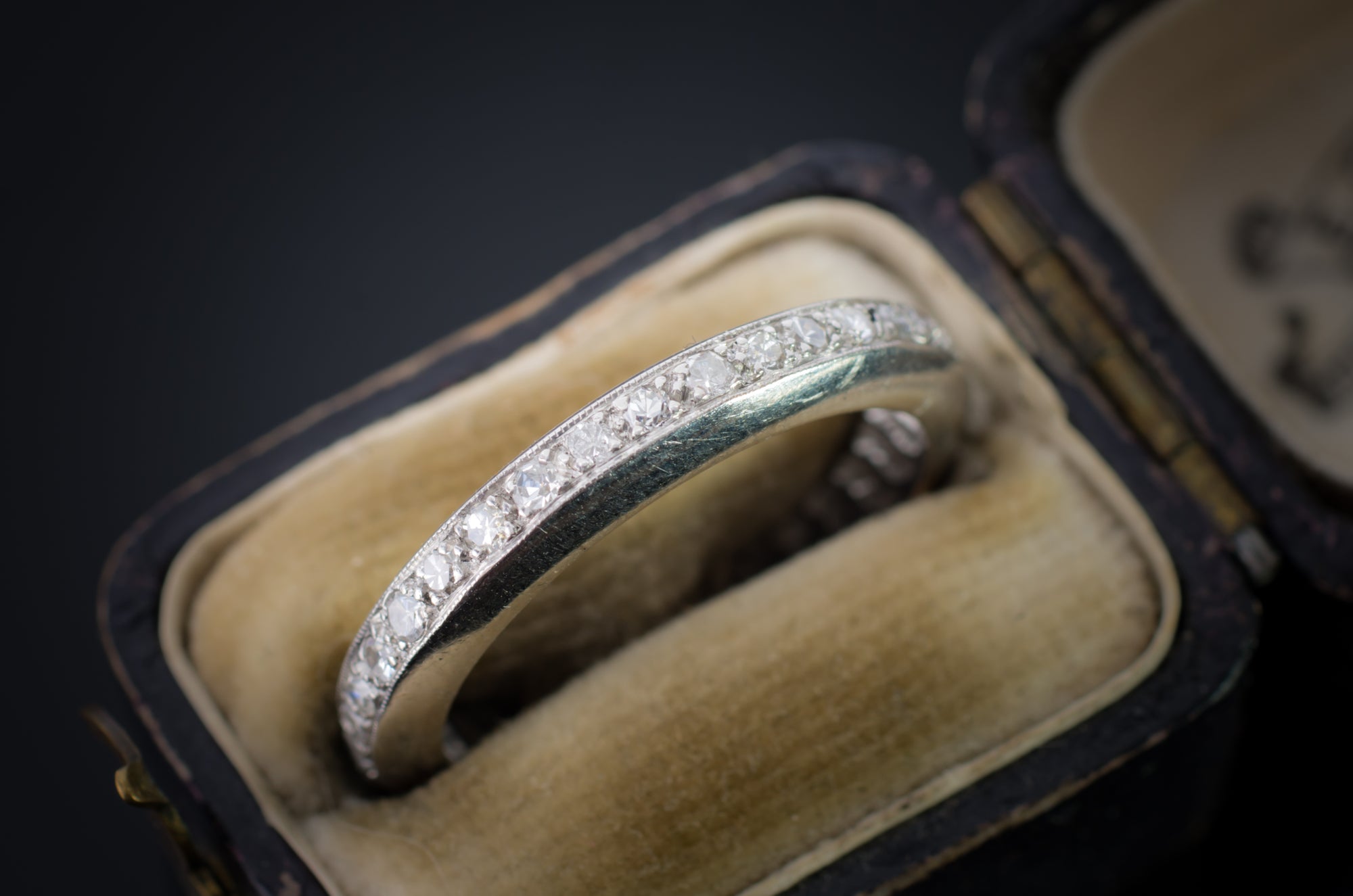 VINTAGE PLATINUM ETERNITY BAND SIZE 7 - SinCityFinds Jewelry