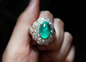 FANTASTIC SIGNED DAVID WEBB EMERALD AND DIAMOND COCKTAIL RING