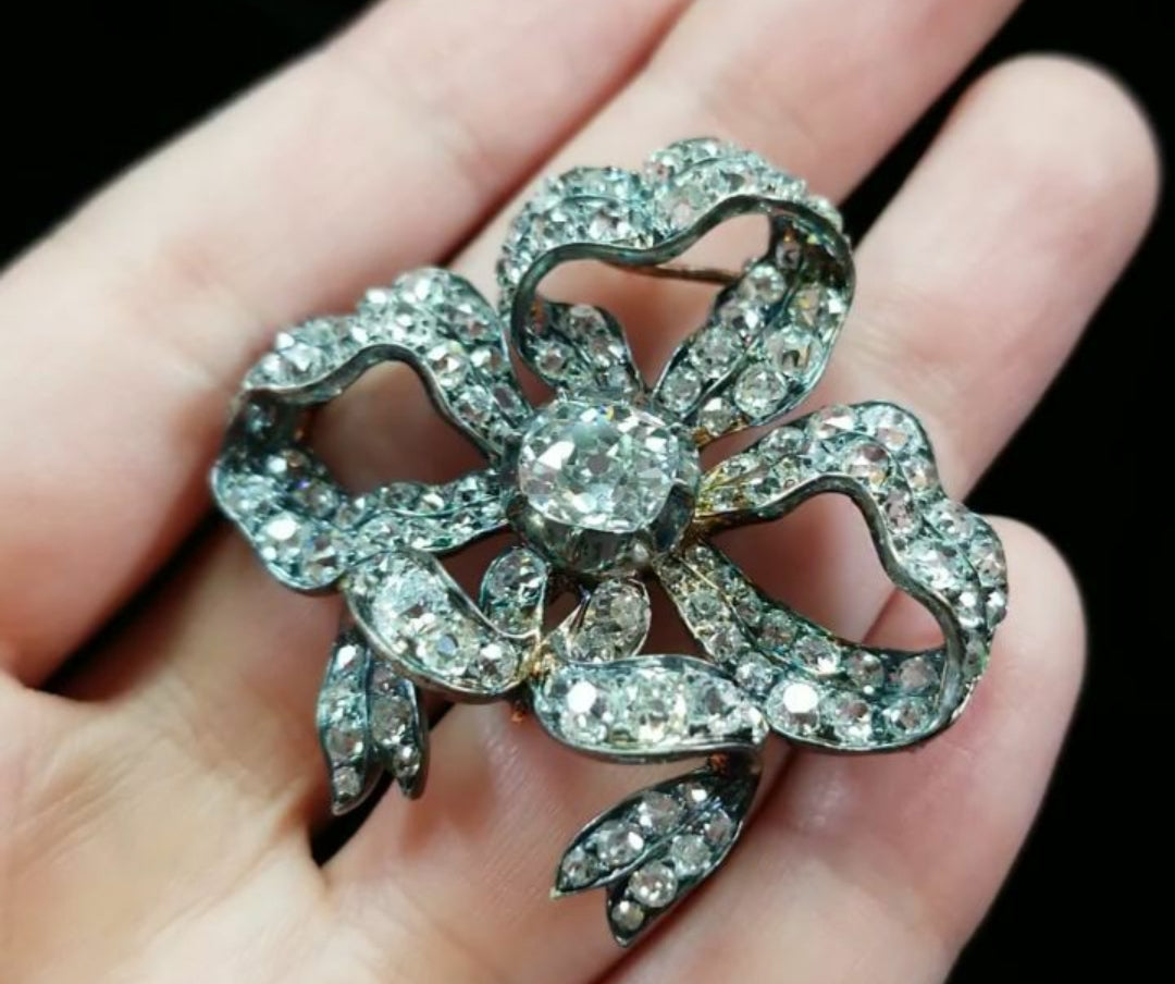 APPROX. 11CTW VICTORIAN DIAMOND BOW BROOCH